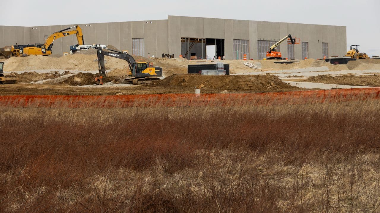 Satellite Data Shows 40% of 2026 AI Data Centers at Risk of Delay