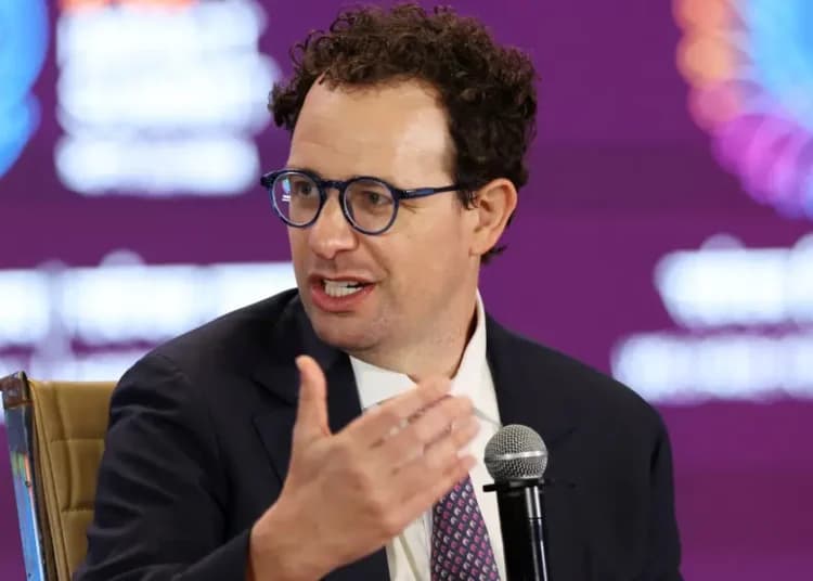 Anthropic Abandons Core Safety Commitment Amid Intensifying AI Race