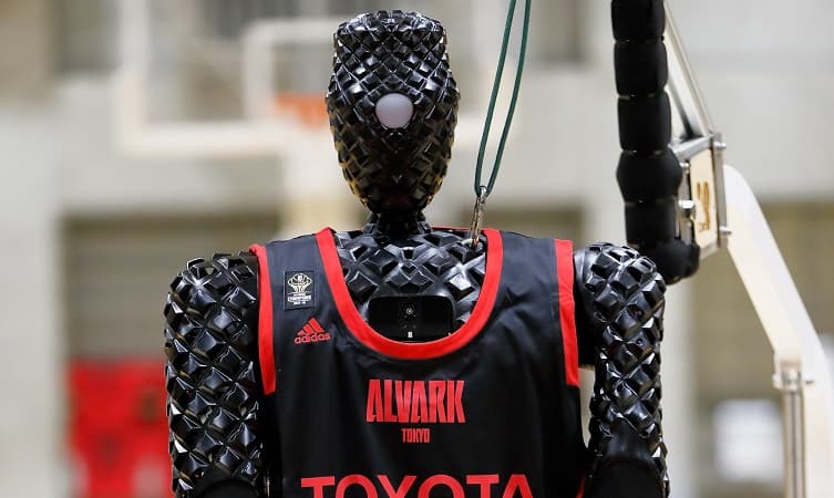 Toyota CUE7 Robot Makes Free Throws at Tokyo Basketball Game