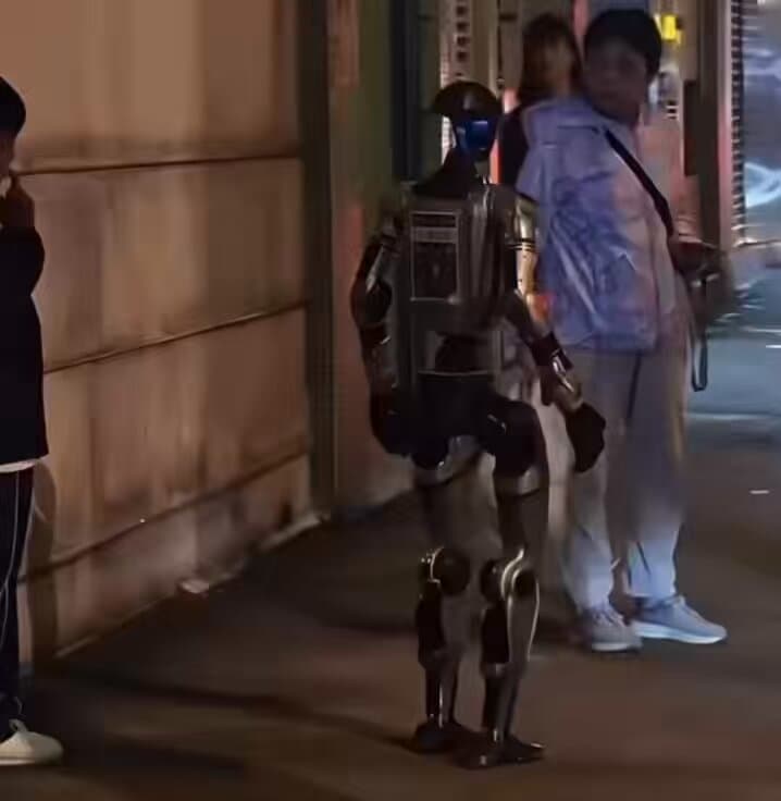 Public Panic in Macau as Humanoid Robot Walk Sparks Police Intervention