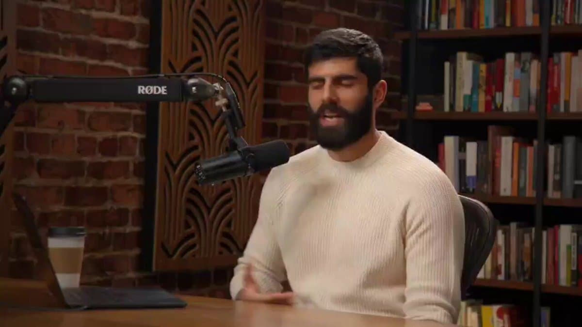 Memory Market Squeeze Threatens iPhone Price Hikes as AI Demands Strain Supply