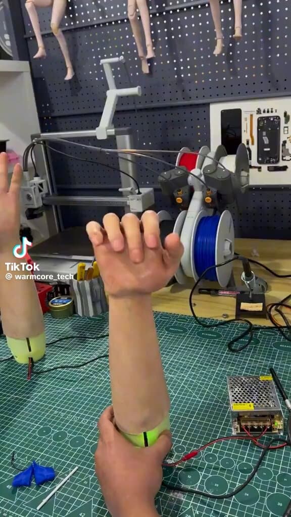 Chinese Researchers Develop Bionic Robotic Hand with Neuromorphic AI Skin for Local Sensory Processing