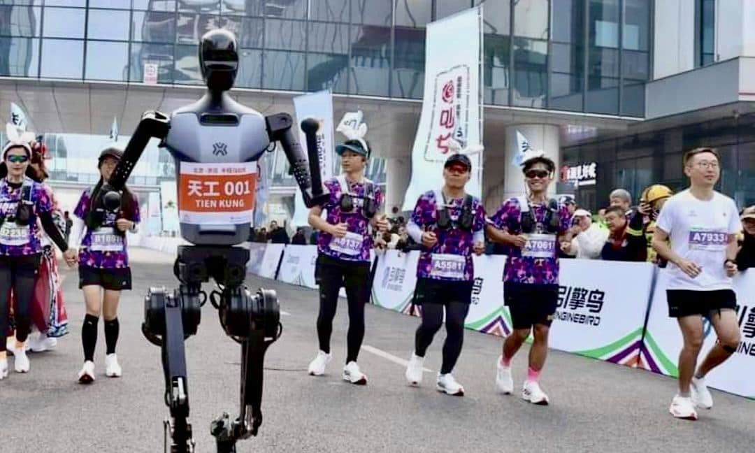 HONOR's Lightning Robot Runs 21km in 50:26, Beating Human World Record