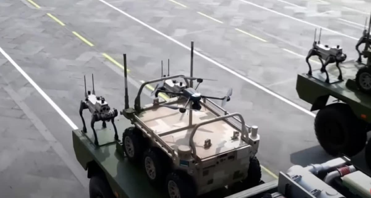 China's 'Robot Wolf Pack' Battlefield System Revealed: 15 km/h Speed, 25 kg Payload, Modular Weapons