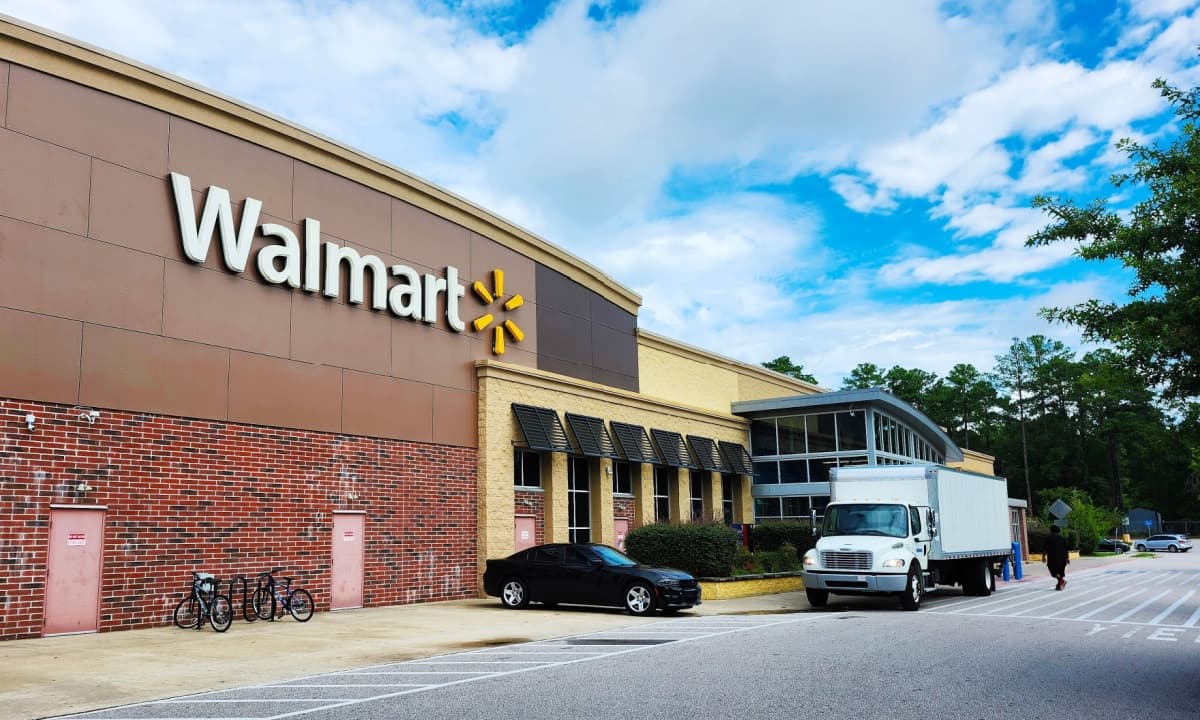 Walmart expands B2B services